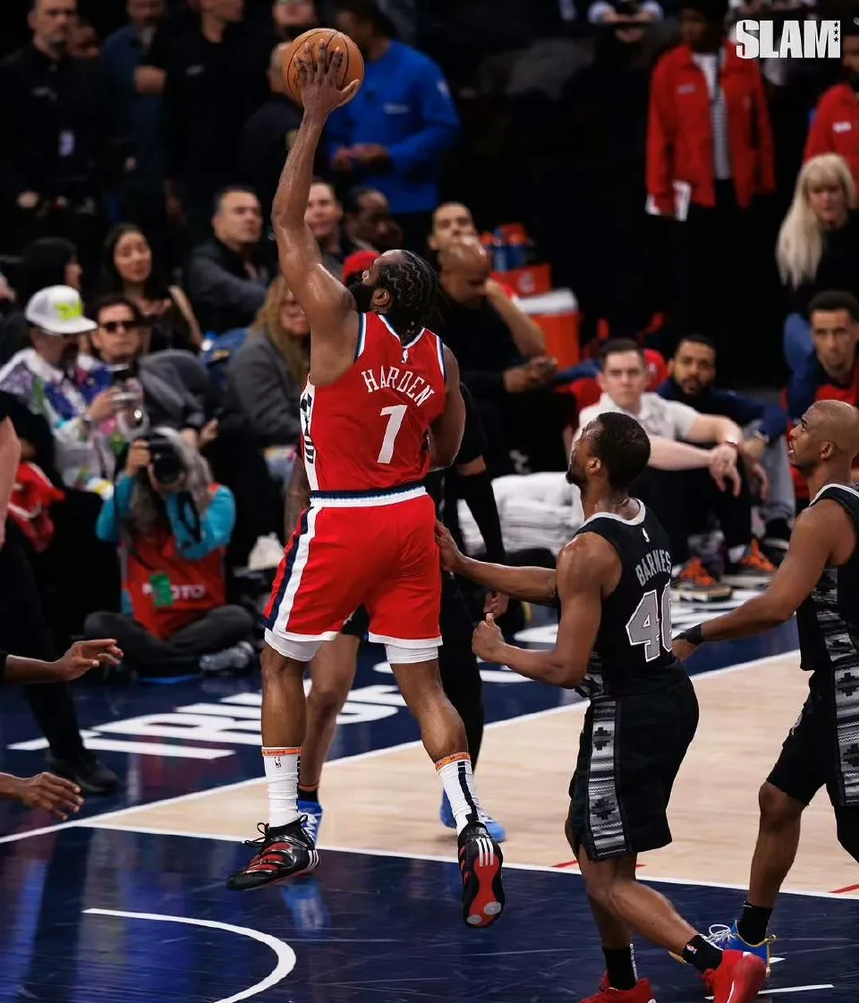 关于风云突变布鲁克林篮网加时末段篮板制胜洛杉矶湖人赛前官宣签约，媒体一致点评：穆雷爆冷击败DWG的信息